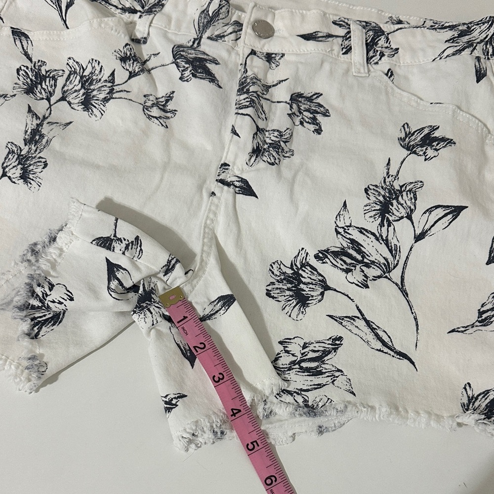 Workshop Republic Clothing Black and White Floral Jean Shorts - Picture 8 of 9
